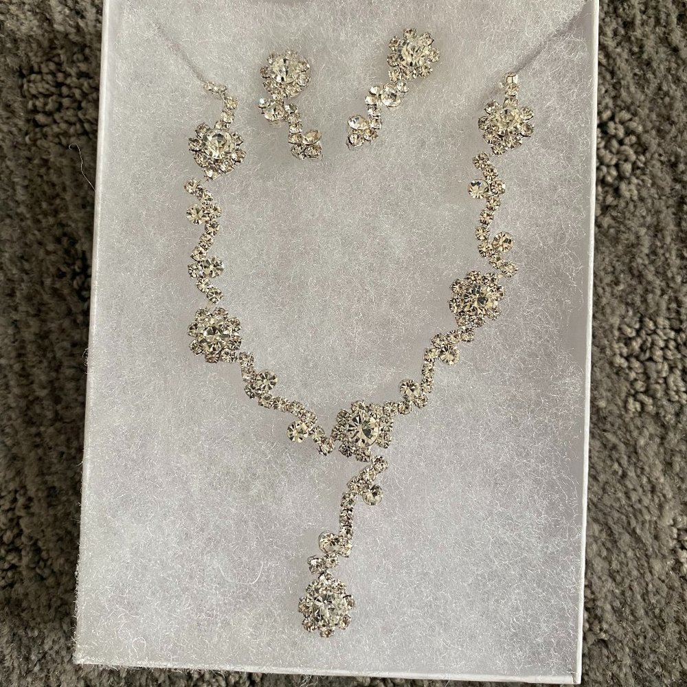Wedding or Prom Jewelry New in Box! Never Worn.